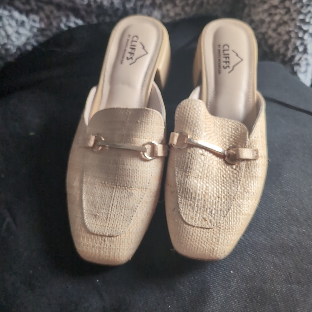 Cliffs Tan Woven Raffia Mules with Gold Detail (8.5)